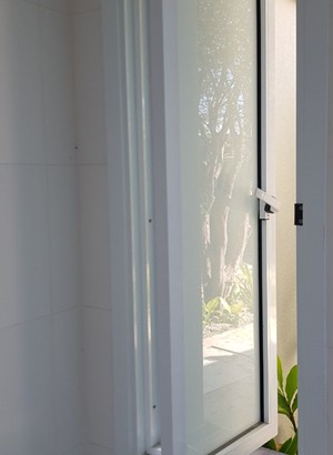 9_7432_eml_whatsapp-image-2018-04-25-at-15.17.56